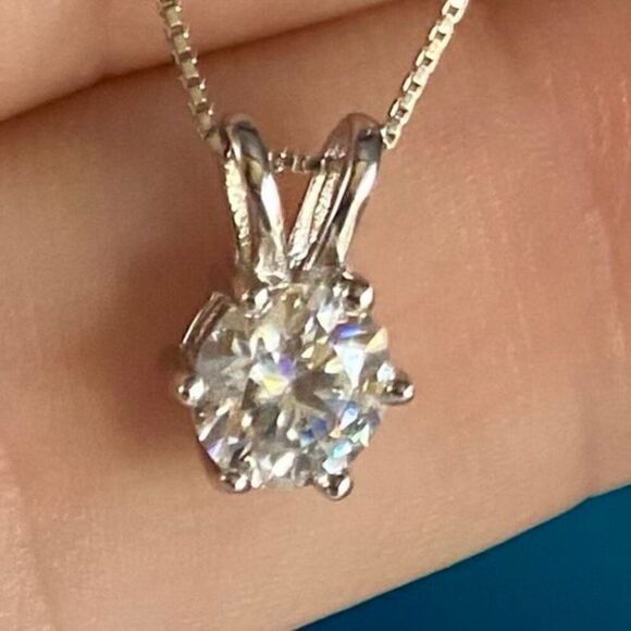 ATA 2 Stunning 1 Ct Moissanite Diamond w/ 18” Sterling Chain - Picture 1 of 16